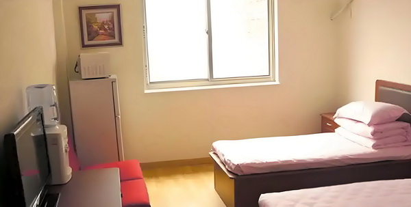 深户好入吗_丁子朗認TVB劇集的確開少咗，放眼世界：唔係淨係得敞台 并没么差想象有你中那